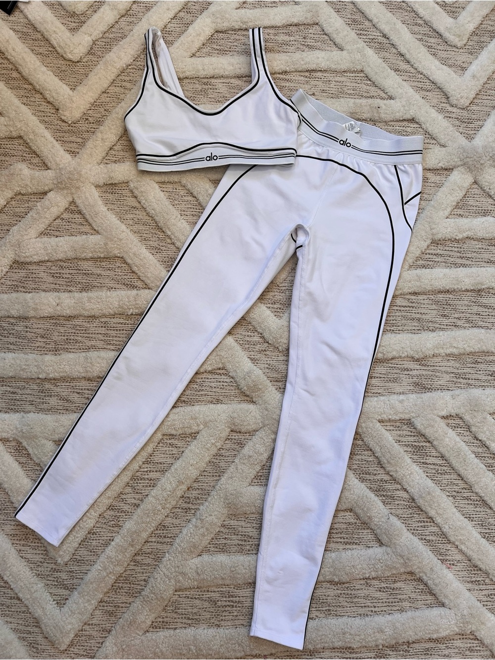 Set!(2)ALO Airbrush HighWaist Heart Throb Legging XS & Bra S White Black - Picture 6 of 16
